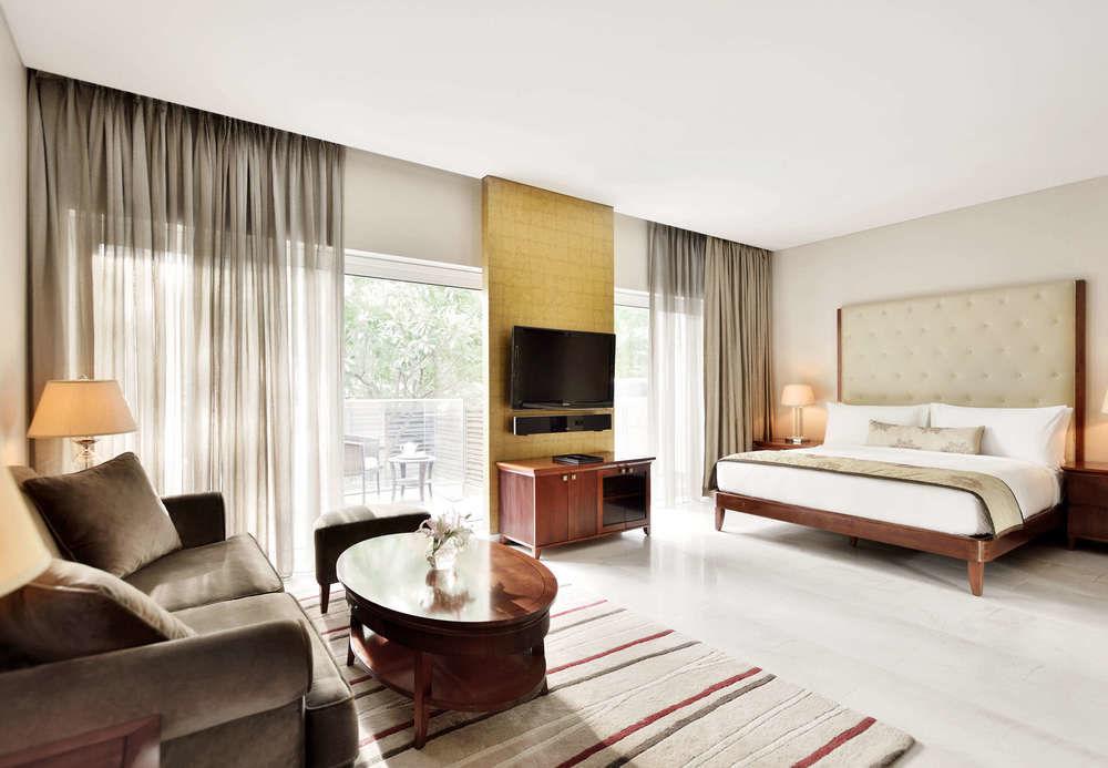 Marriott Suites Пуна Экстерьер фото