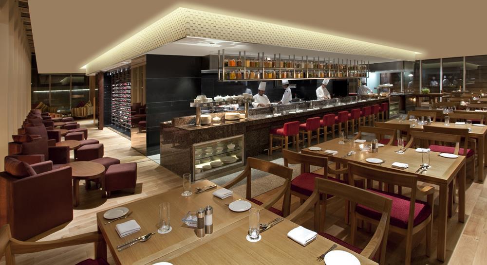 Marriott Suites Пуна Ресторан фото