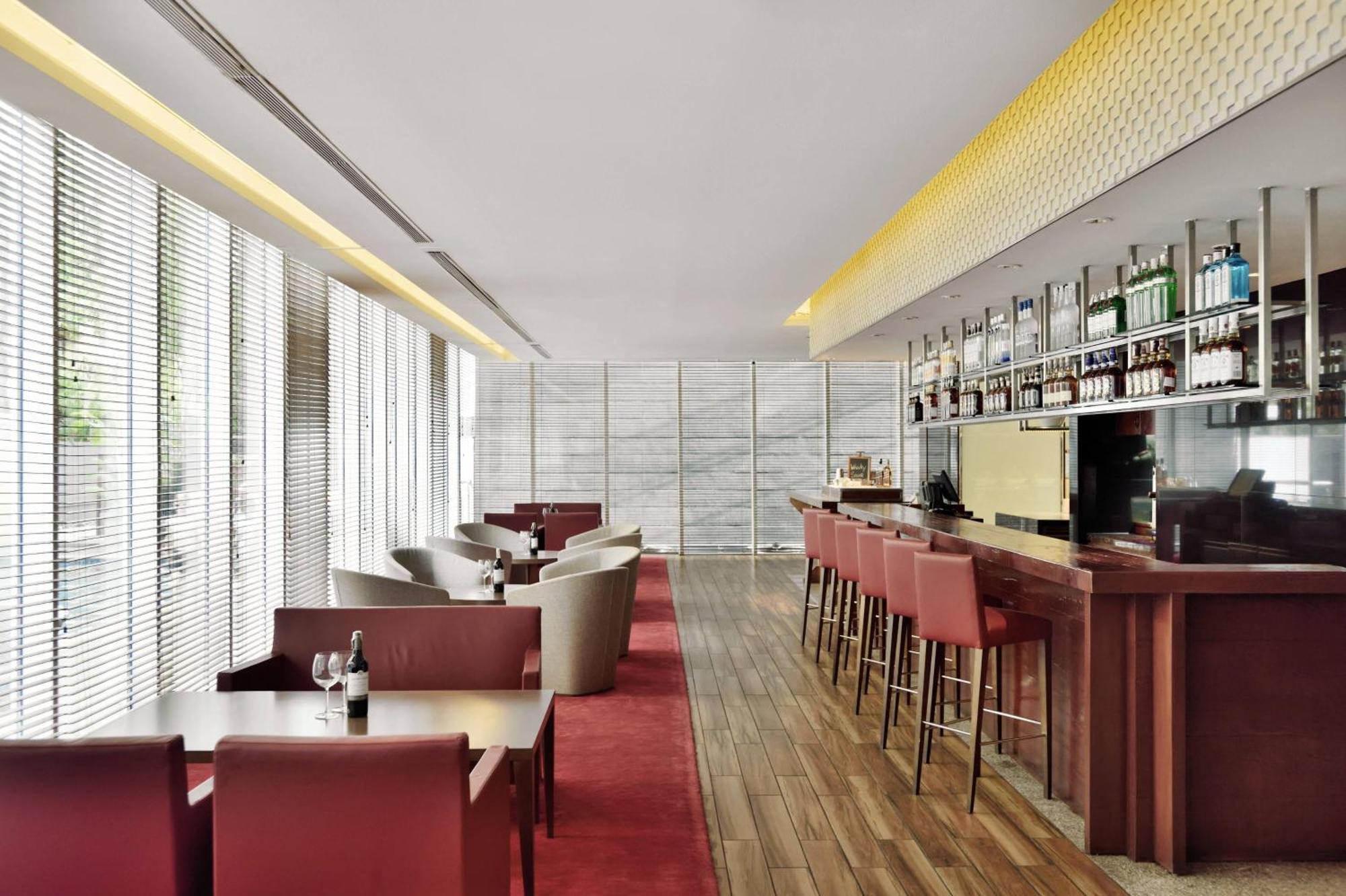 Marriott Suites Пуна Экстерьер фото