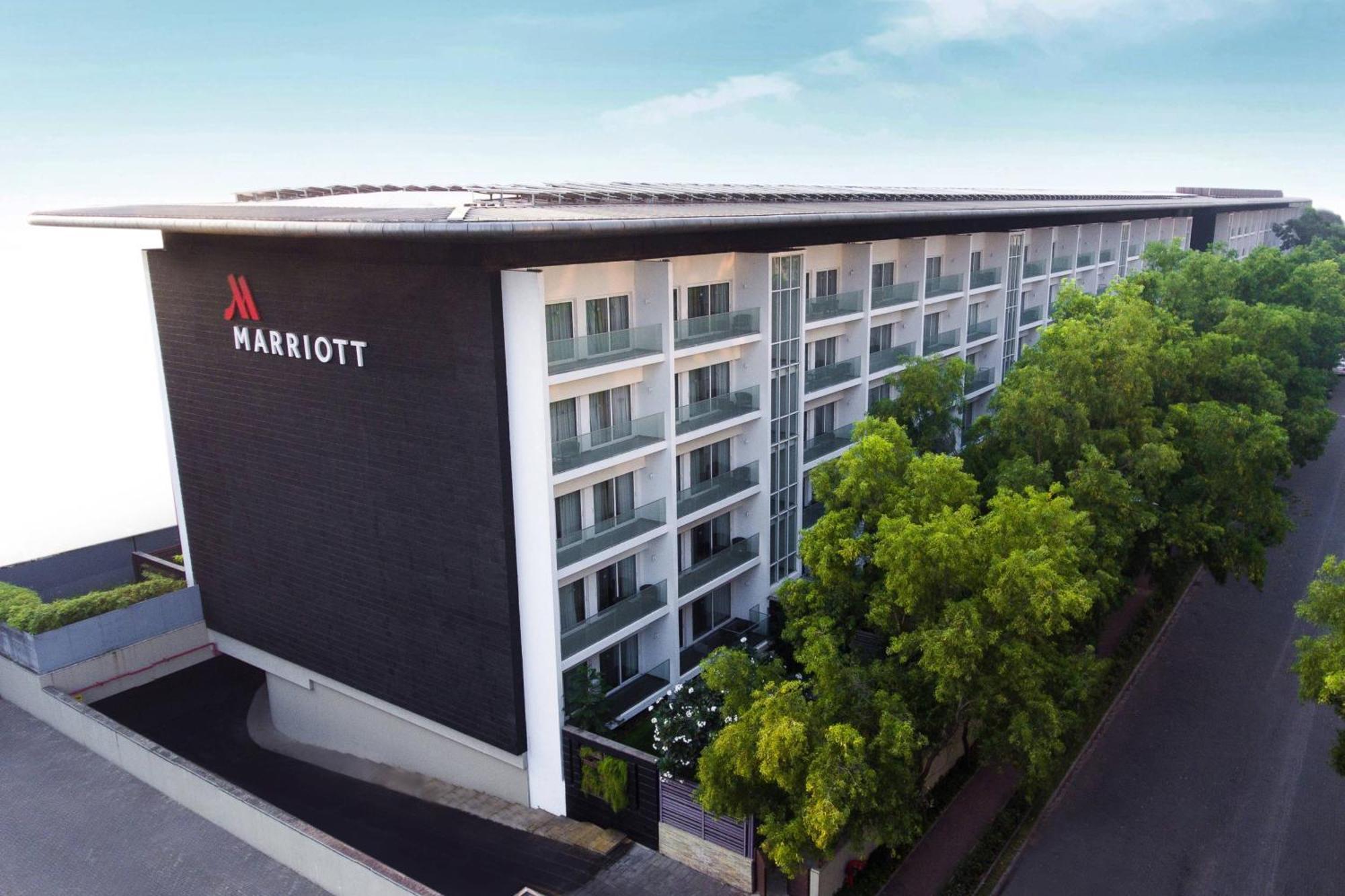Marriott Suites Пуна Экстерьер фото